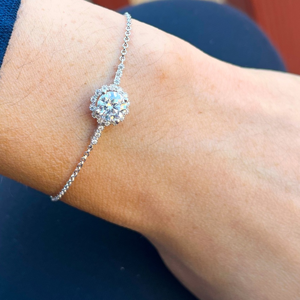 Adjustable 925 sterling silver bracelet Moissanite stone